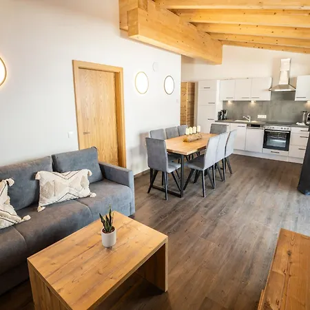 Penthouse For 8 Guests With Views Apartment